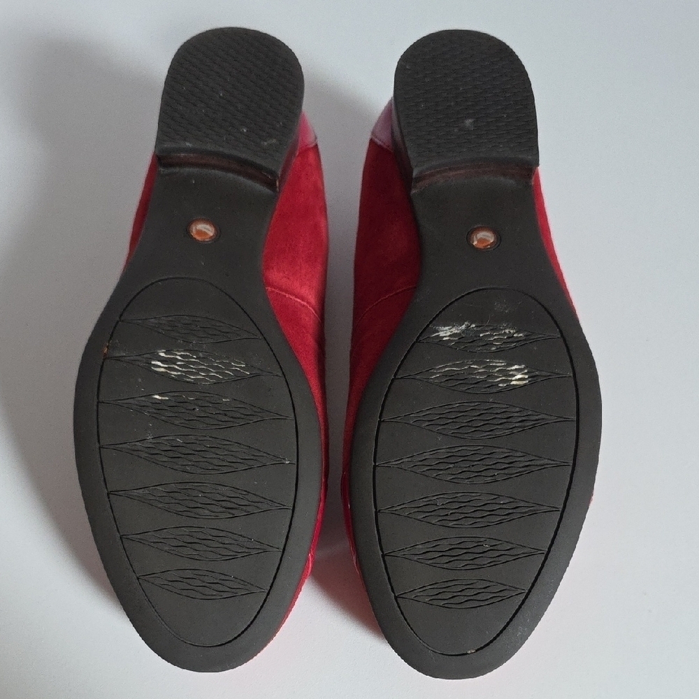 Clarks "Unstructured" Women's Red Suede/Patent Leather Ballet Flats. Size 8 - Picture 5 of 8